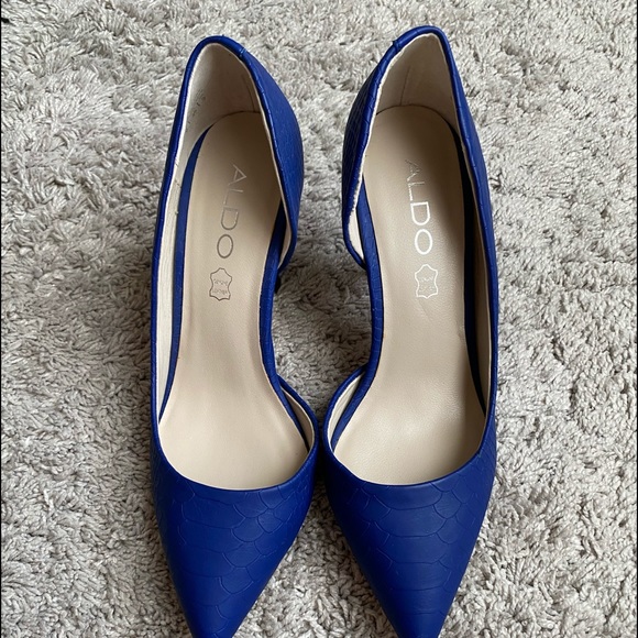 Also shoes and matching clutch. - Picture 4 of 6